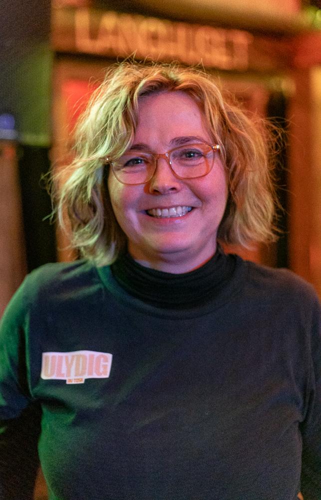 Linn Skoglund st&aring;r i SALT og smiler