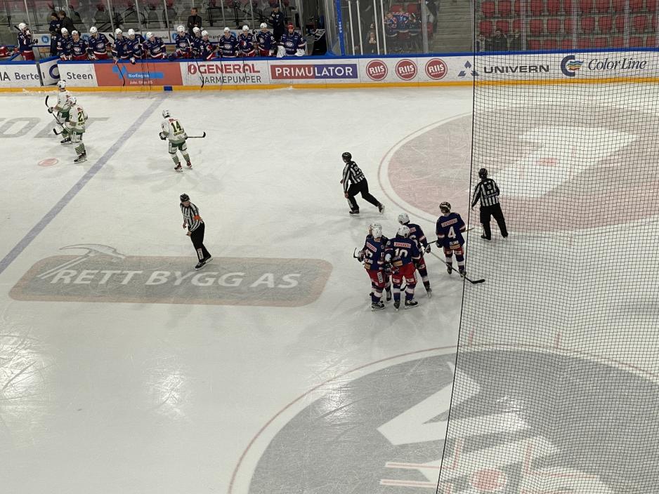 V&aring;lerenga feirer seieren. 