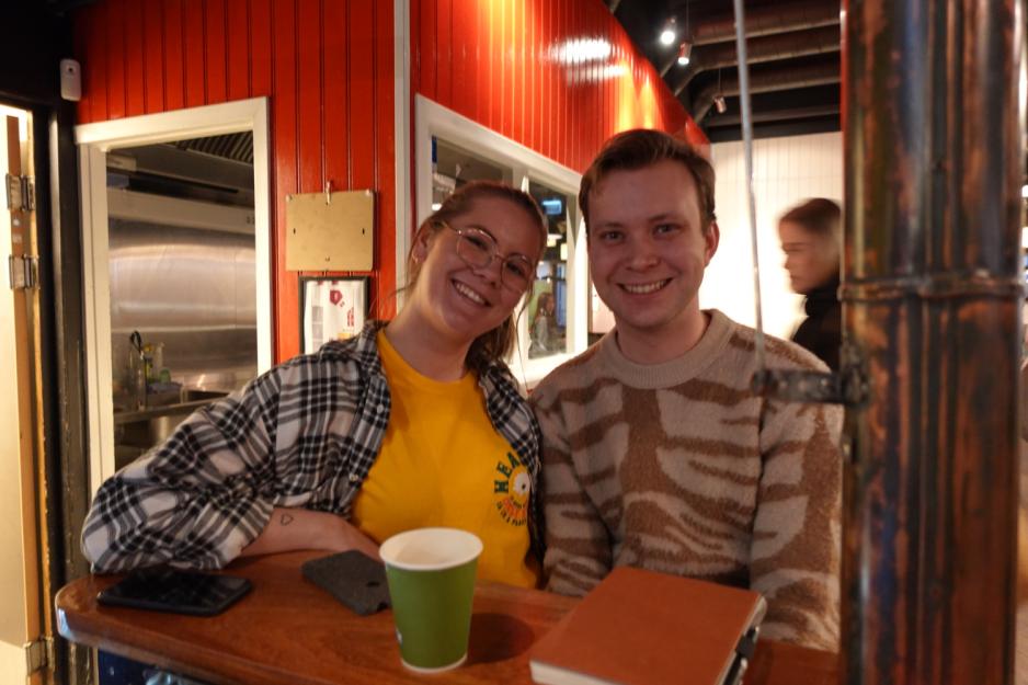 Anya Ferguson R&oslash;nningen og Christer Myklebust i baren.