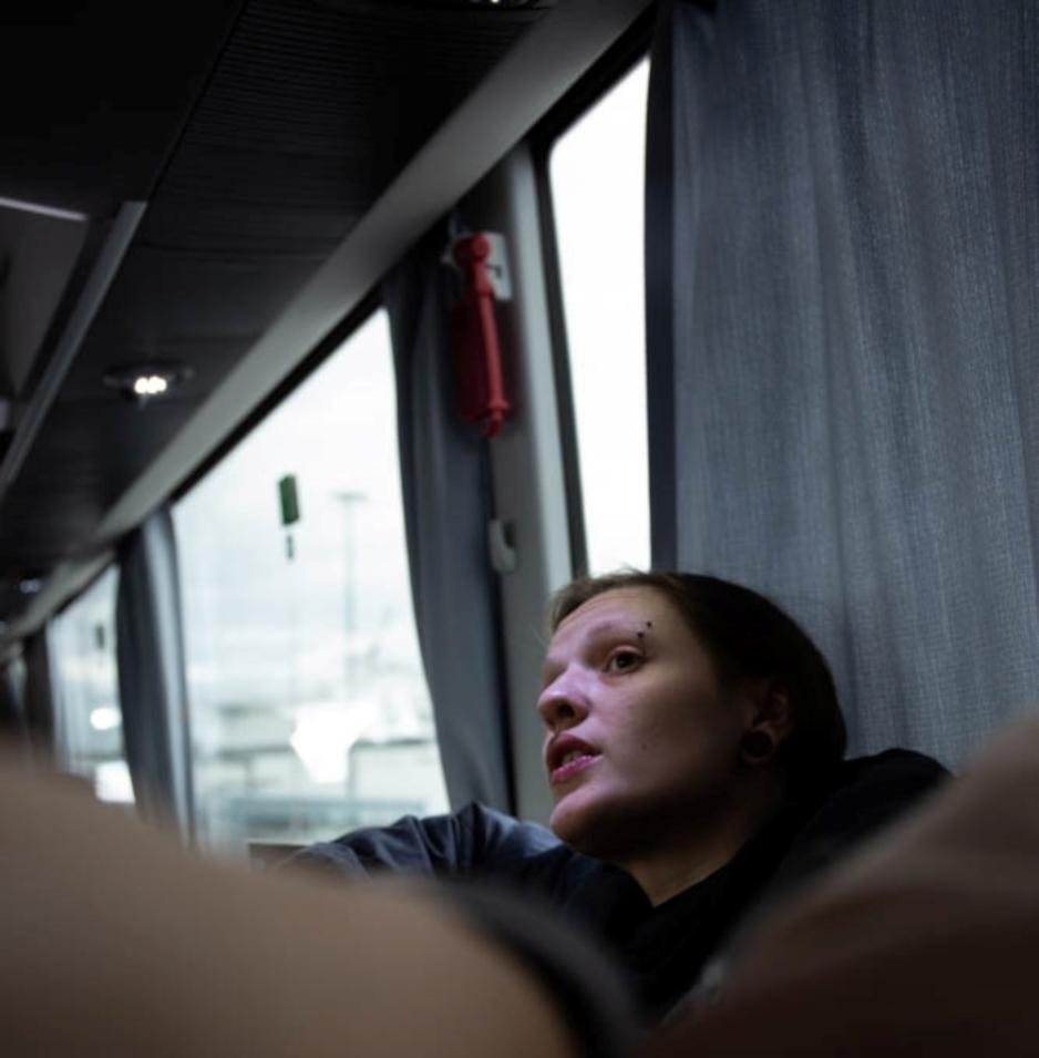 Veronica Vasylyvna Hrodzitska i bussen p&aring; vei til Norge