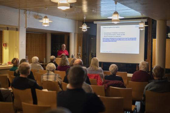 Seminar av slekt og data Oslo Akershus, i podium snakker Sigbj&oslash;rn Elvebakken