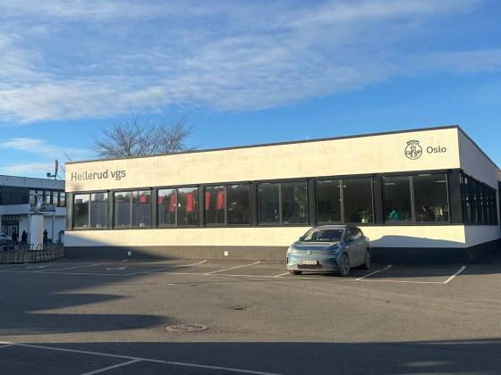 Hellerud videreg&aring;ende skole i sol