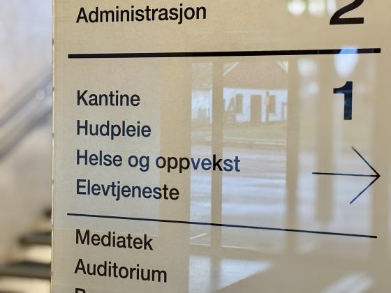 Skilt p&aring; Stovner VGS