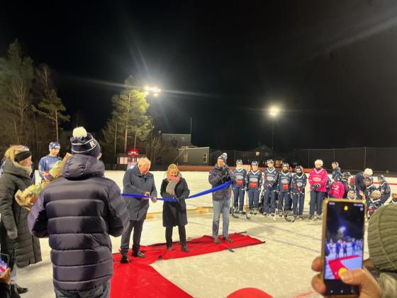 B&aring;ndet klippes under &aring;pningen av Eckobanen