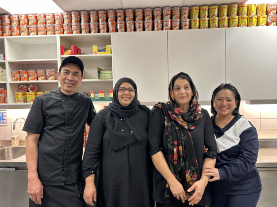 Ansatte i kantina p&aring; Stovner VGS