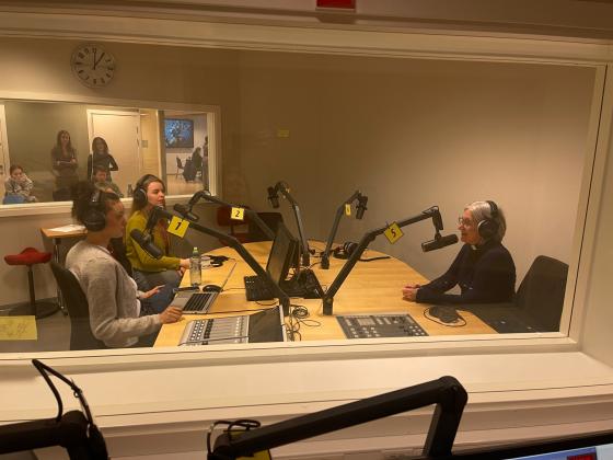 PREST I STUDIO: Anne Berit Evang forteller om hvordan det var &aring; delta p&aring; drop-in-bryllupet.