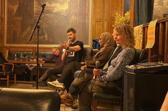 Tre politikere m&oslash;tte opp p&aring; Gr&oslash;nlandsleiret for &aring; diskutere situasjonen rundt Ullev&aring;l Sykehus.