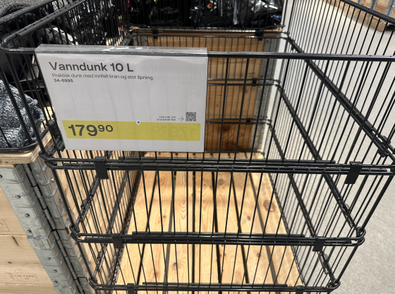 HELT TOMT: Clas Ohslon p&aring; Bryn senter var helt utsolgt for vanndunker fredag 7. mars. 