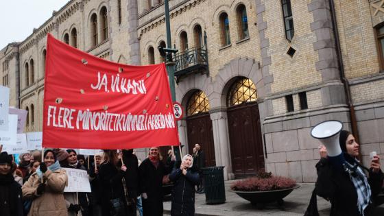 LIN i kvinnetoget foran Stortinget