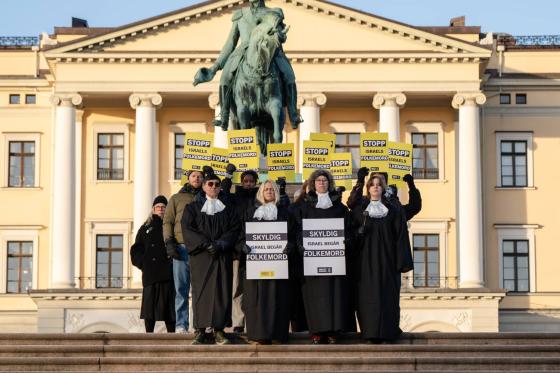 Amnesty protesterer mot israel foran slottet