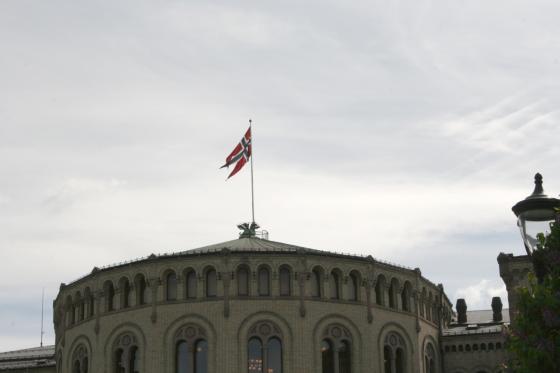 norsk flagg p&aring; stortinget