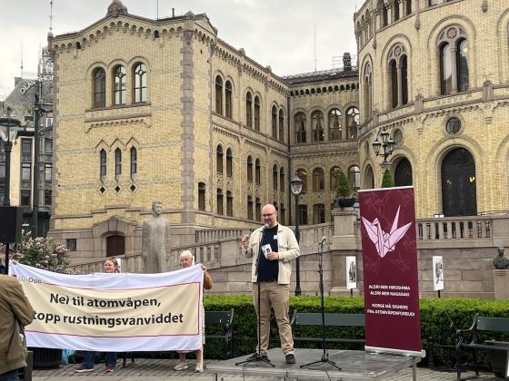 Demonstrasjon om atomvåpen utenfor Stortinget