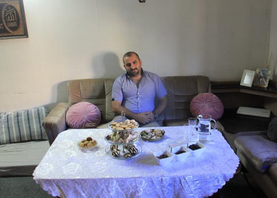 Ismael Khalil Rashid bor i en 60 kvadratmeter stor leilighet p&aring; Gr&uuml;nerl&oslash;kka med sin kone og deres fem d&oslash;tre. 