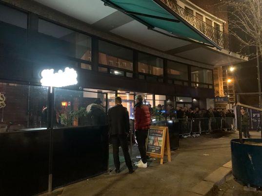 K&oslash; utenfor baren Heidis