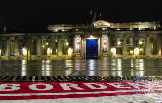 Bordeaux R&aring;dhus i m&oslash;rket uten flammer