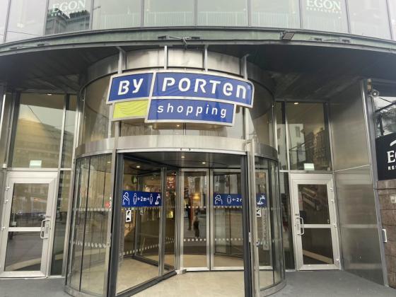 Byporten kj&oslash;pesenter ved Jernbanetorget i Oslo. 