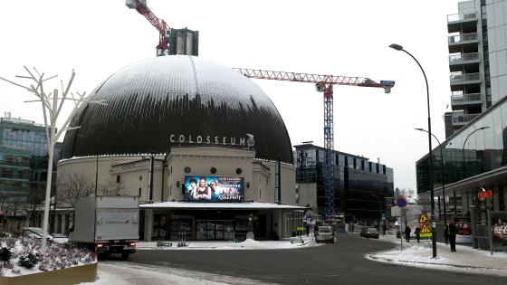 En sn&oslash;dekket Colosseum Kino.