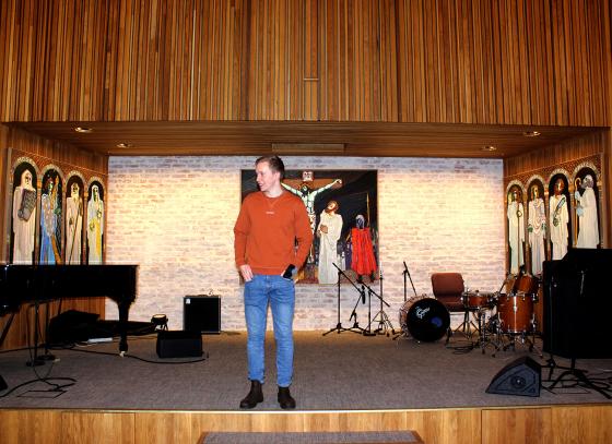 Gutt p&aring; scenen i &Oslash;stre Frikirke.