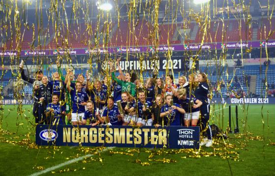 V&aring;lerenga jubler etter nok et cupgull i fotball. Foto: Andrea Viland Ask