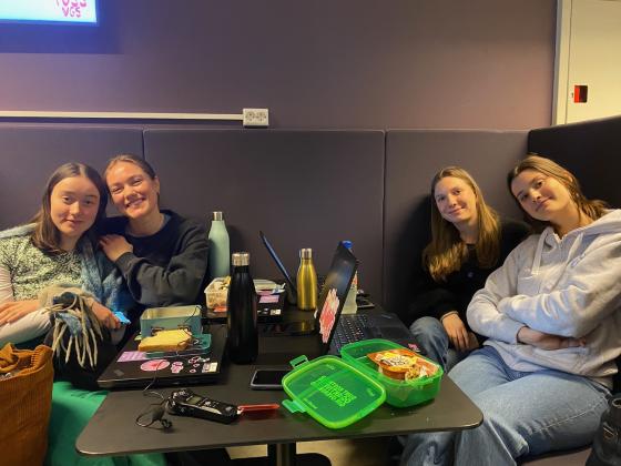 Bilde av elever i tredjeklasse ved Foss videreg&aring;ende skole.