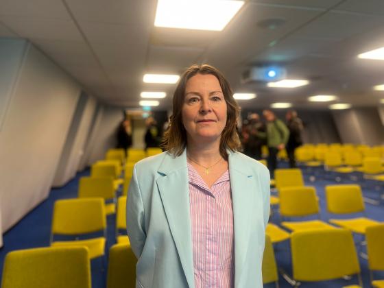 Elin Hermanstad Havik, prosjektleder i Statens Vegvesen, p&aring; &aring;pent folkem&oslash;te om stengingen av Ring 1, onsdag 1. november. 