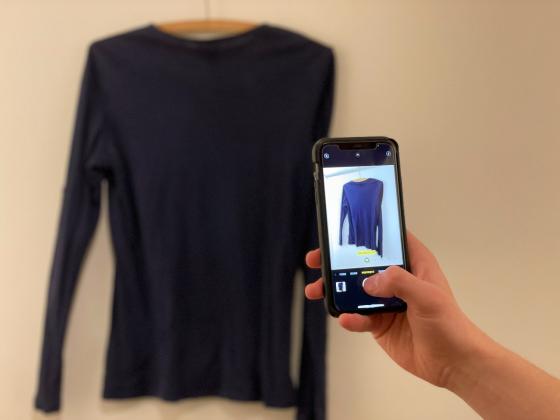 Det er mange som har lagt ut kl&aelig;rne sine for salg gjennom gjenbruksappen Tise i l&oslash;pet av 2020. 