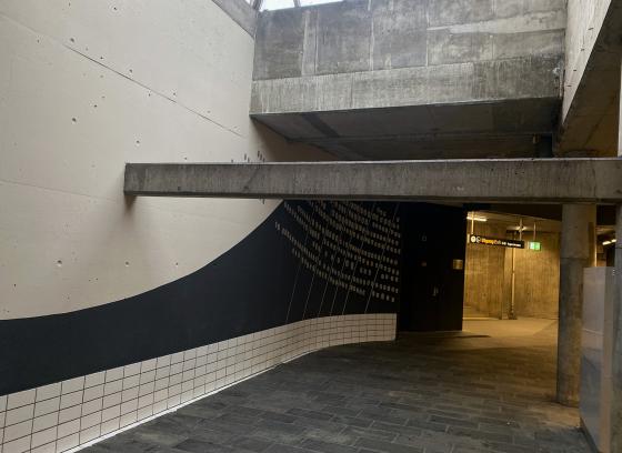 Veggmaleri av Olav Str&oslash;mme p&aring; Furuset t-banestasjon