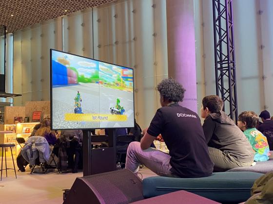 Bilde av projektor p&aring; Deichman Bj&oslash;rvika