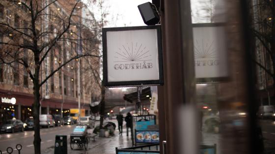 ALT H&Aring;B UTE: P&aring; grunn av h&oslash;ye str&oslash;mpriser og generelt &oslash;kte kostnader i samfunnet, ser Godth&aring;b seg n&oslash;dt til &aring; stenge d&oslash;rene.