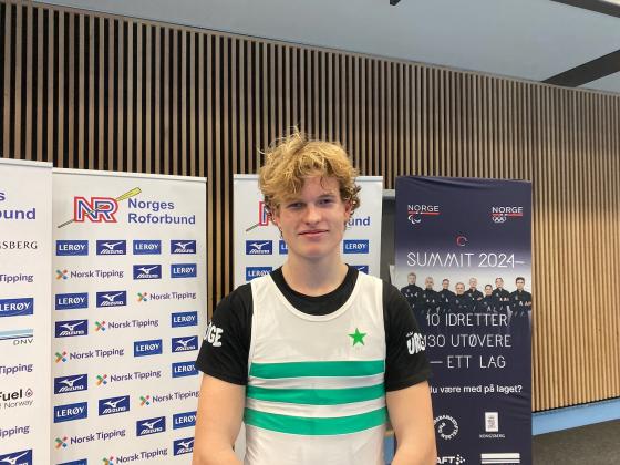 Sander Stundal De Vos smiler etter NM l&oslash;pet 