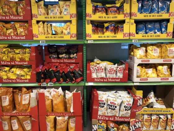 Ulike chipsvarianter avbildet p&aring; butikken