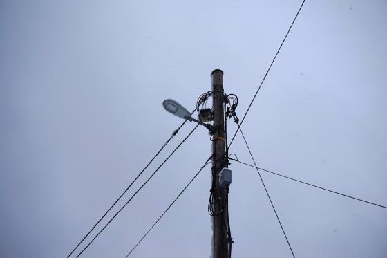 Bilde av lyktestolpe i lysl&oslash;ype p&aring; Sognsvann.