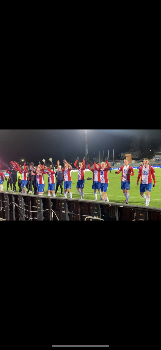 Lyn spillerne tar b&oslash;lgen