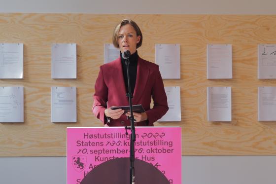 Kulturminister Anette Trettebergstuen taler under H&oslash;stutstillingen 2022.