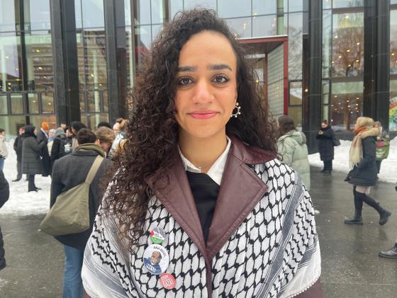 Jente p&aring; studentstreik for Palestina