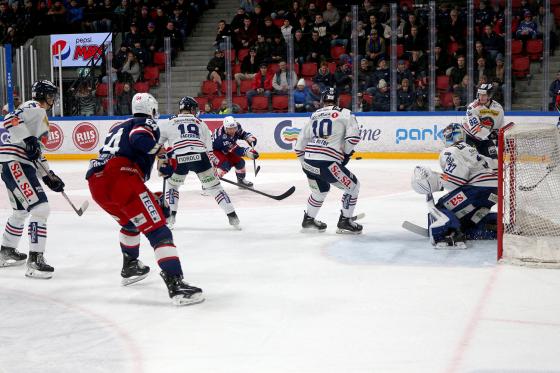 Spiller p&aring; V&aring;lerenga hockey skyter p&aring; m&aring;l