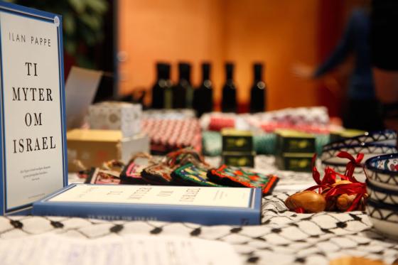Varer fra Palestina til salgs under &aring;rtes Palestinakonferanse p&aring; Vega Scene i Oslo.