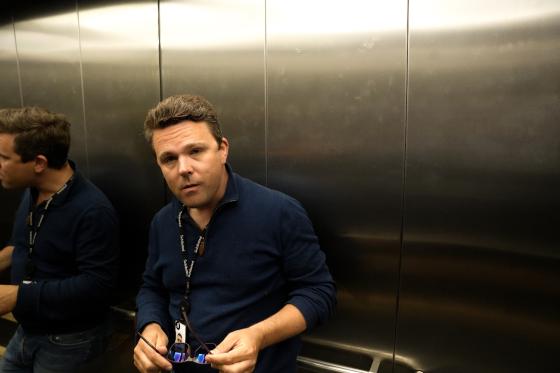 Gravejournalist Vegard Venli i heisen p&aring; Schibsted-bygget