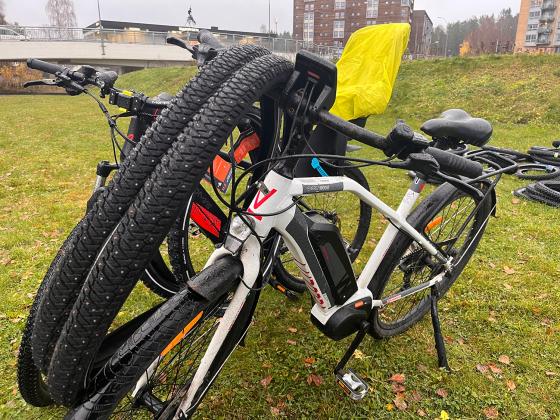 Piggdekk p&aring; sykkelen