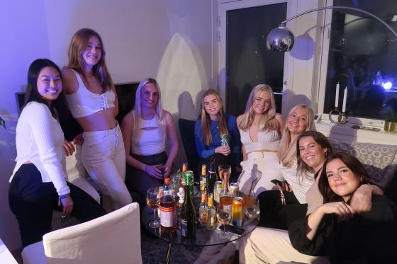 Gruppebilde med jenter p&aring; vors