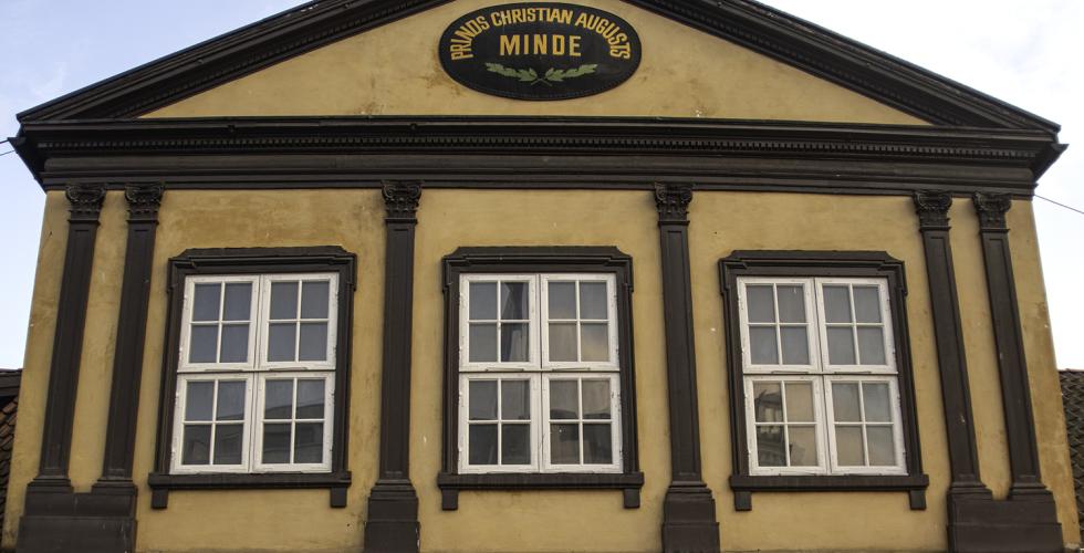 fasaden til Storgata 36 i Oslo, Mangelsg&aring;den, Prindsen