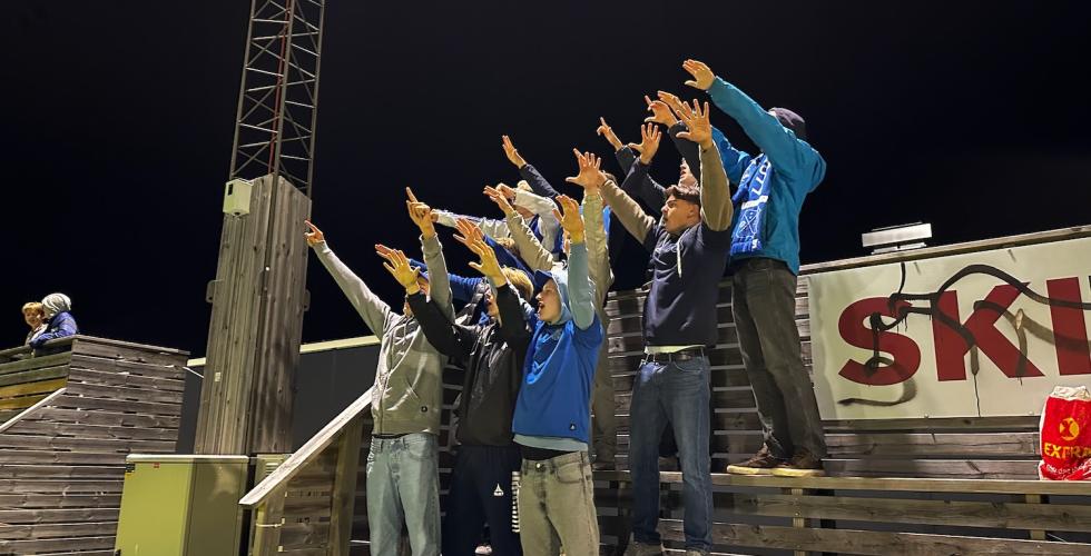 Fotballsupportere p&aring; tribune