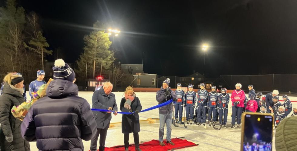 B&aring;ndet klippes under &aring;pningen av Eckobanen