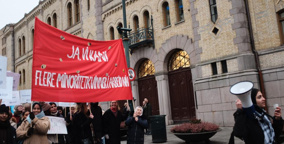 LIN i kvinnetoget foran Stortinget