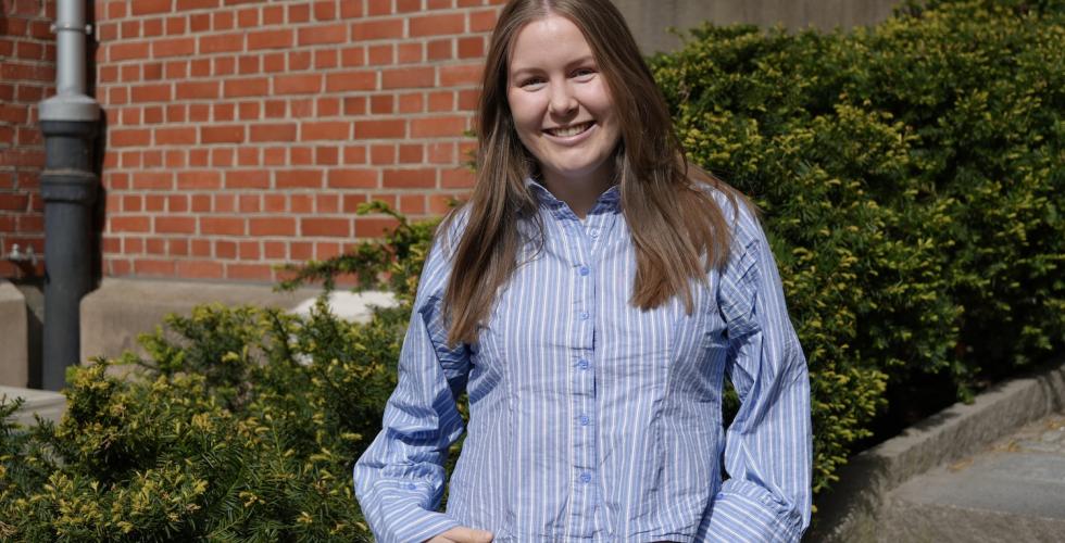 Synne Austefjord st&aring;r foran OsloMet