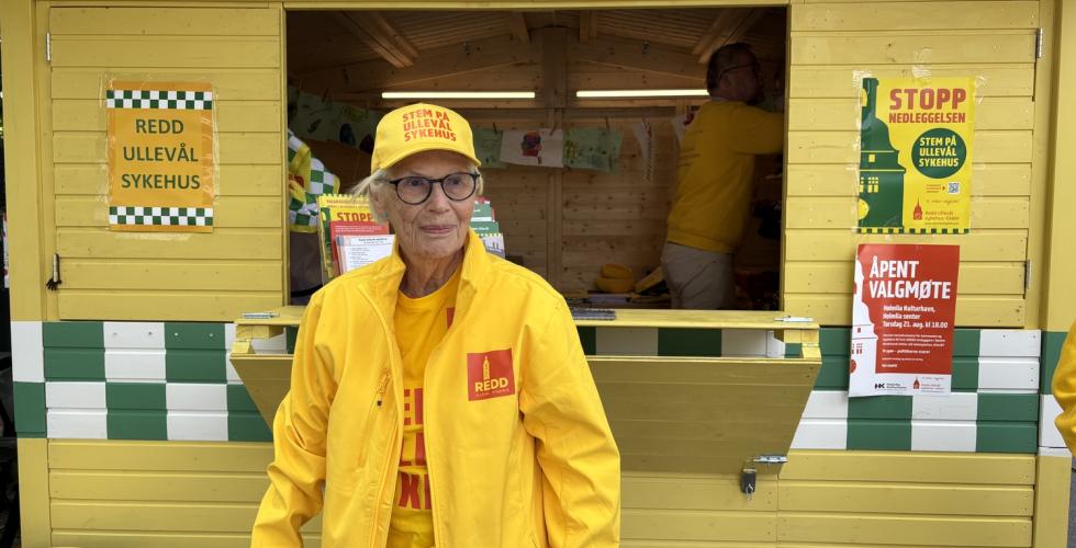 Mimi fors&oslash;ker aktivt &aring; f&aring; velgere til partiet. 