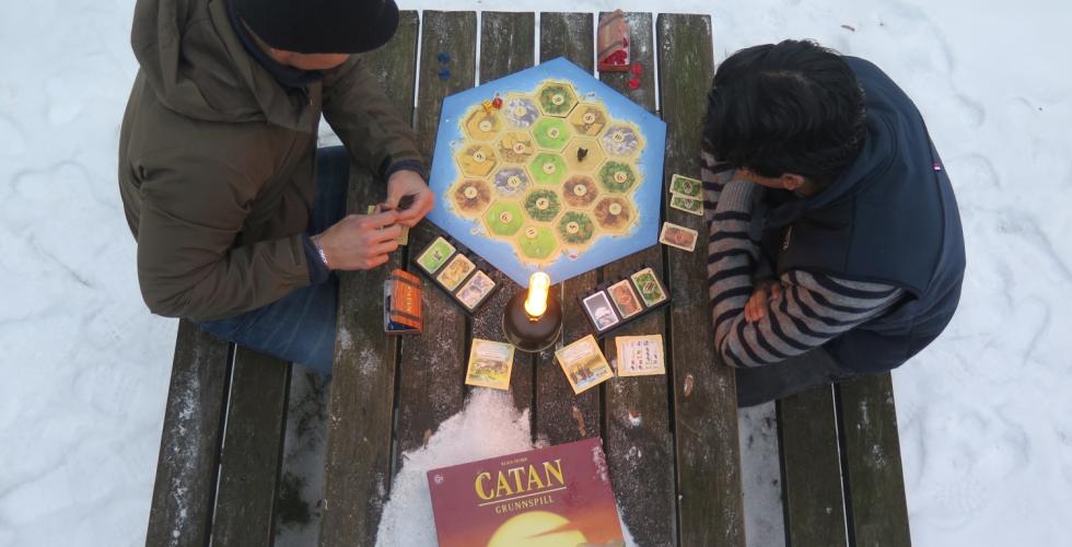 Brage Hogstad og Noah Singh trener til Catan.