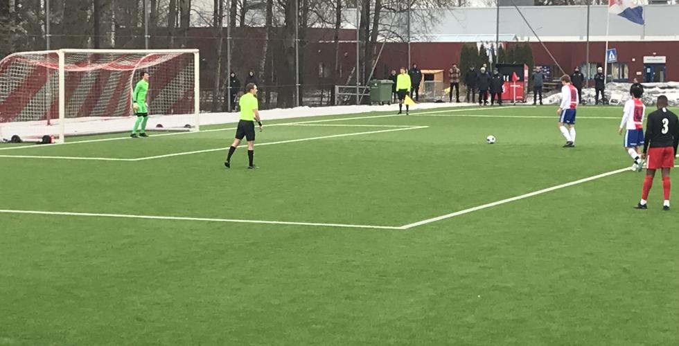 KFUM Oslo gj&oslash;r seg klare til &aring; skyte straffespark mot Ullern.