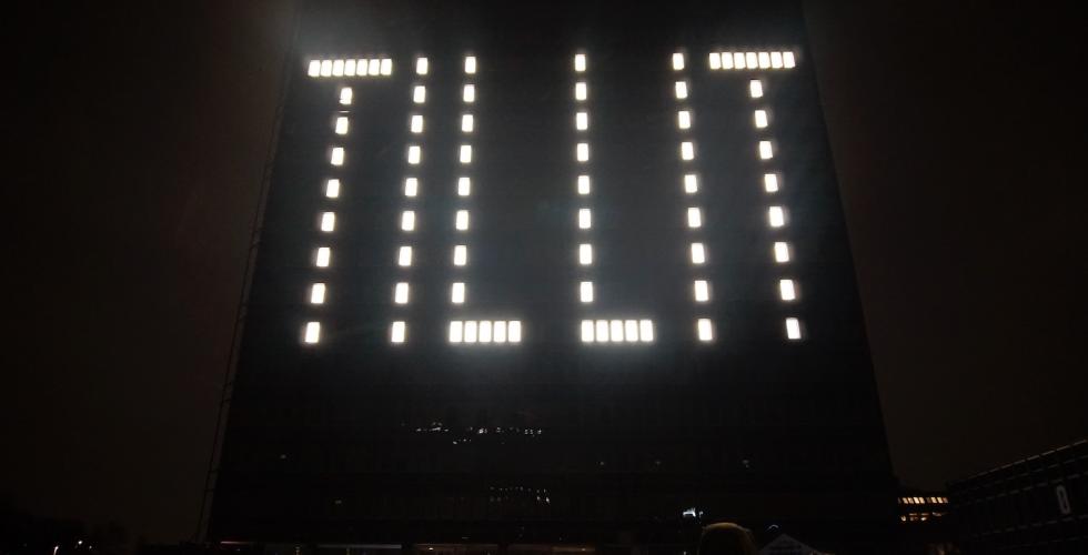 Bilde av &Oslash;kern-blokka under utstillingen "TILLIT"