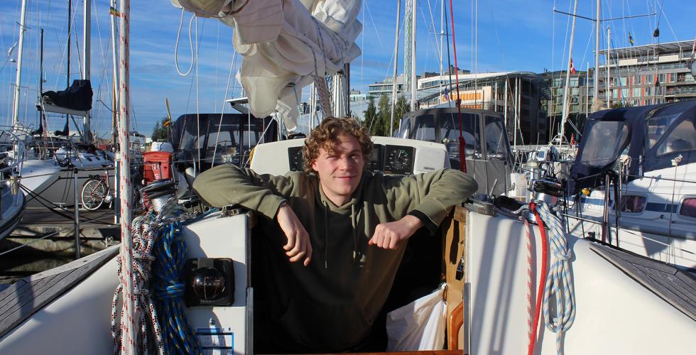 Hans Albert i b&aring;ten sin p&aring; Aker Brygge